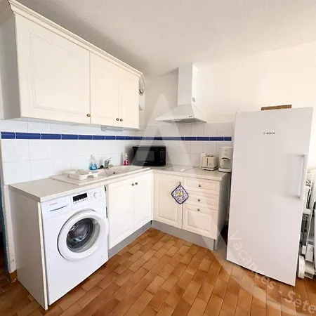 T3 Traversant Avec 2 Terrasses Et Parking - Vue Sur 1 Terrasse * Sète